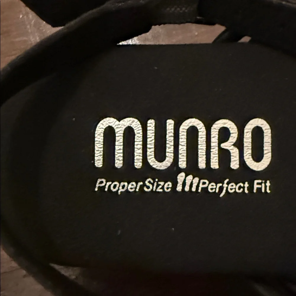 NEW NWT Munro Celia Black Strappy Sandals size 7.5
